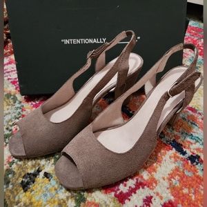 Intentionally Blank Peep Toe Natural Suede Slingback Heels 8.5 39